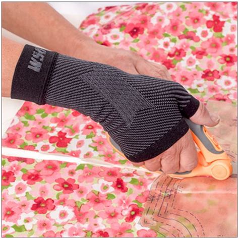 WS6 Wrist Compression Sleeve The WS6 Compression Wrist Sleeve provides light support and pain ...