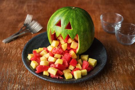 Image result for halloween fruit salad Hallowen Food, Halloween Treats For Kids, Halloween Party ...