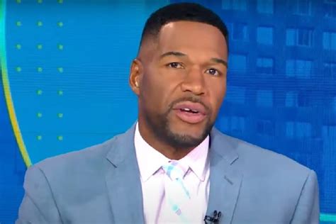 'GMA' Michael Strahan Shows Off Big Guns In NYC - 247 News Around The World