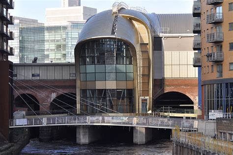 £20 million Leeds station entrance opens up access to city’s development - GOV.UK