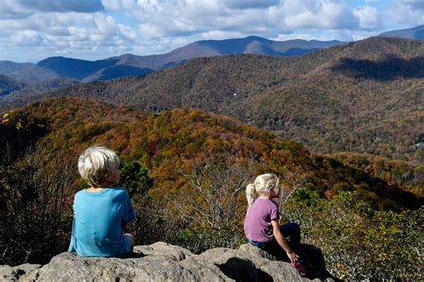 Fall foliage 2023: When will fall colors peak in WNC?