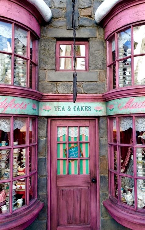 Madam Puddifoot's tea shop in Hogsmeade | Hogsmeade, Wizarding world of ...