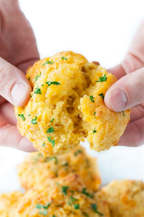 Red Lobster Copycat Cheesy Cheddar Bay Biscuits Recipe (2024)