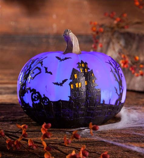 70 Awesome Purple Halloween Décor Ideas - DigsDigs