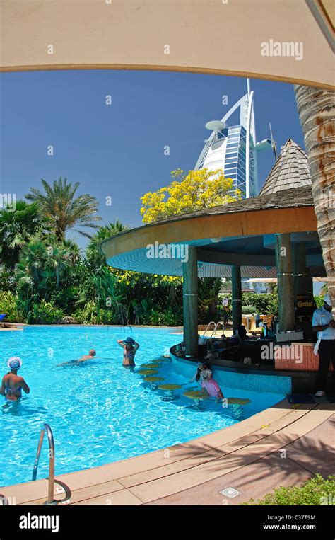 Hotel swimming pool, Jumeirah Beach Hotel, Jumeirah, Dubai, United Arab ...