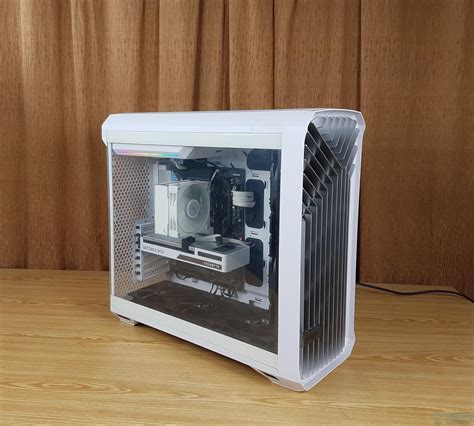 Fractal Design Torrent White TG Clear Tint PC Case Review