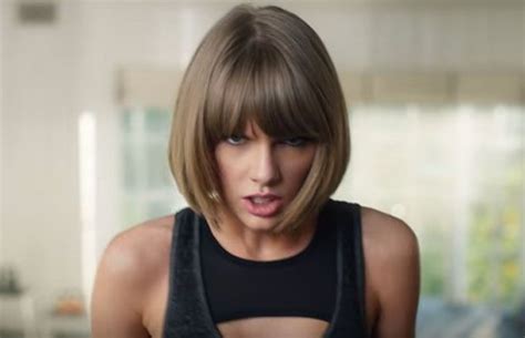 Taylor Swift Raps in Apple Music Commercial | Taylor swift treadmill, Apple commercial, Taylor swift