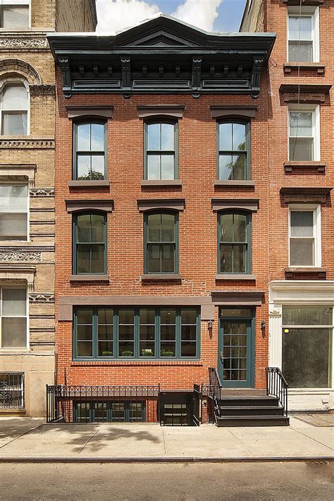 Стильный дизайн таунхауса после реконструкции | Townhouse exterior, Nyc townhouse, Townhouse