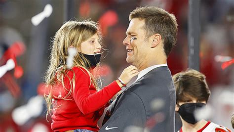 Tom Brady & Daughter Vivian At Blackpink Concert: Photo – Hollywood Life