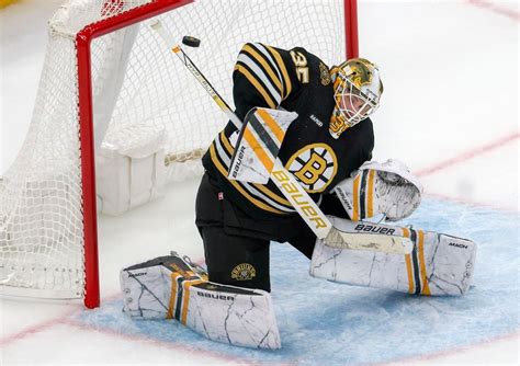 Goaltender Linus Ullmark cleared to return for Bruins