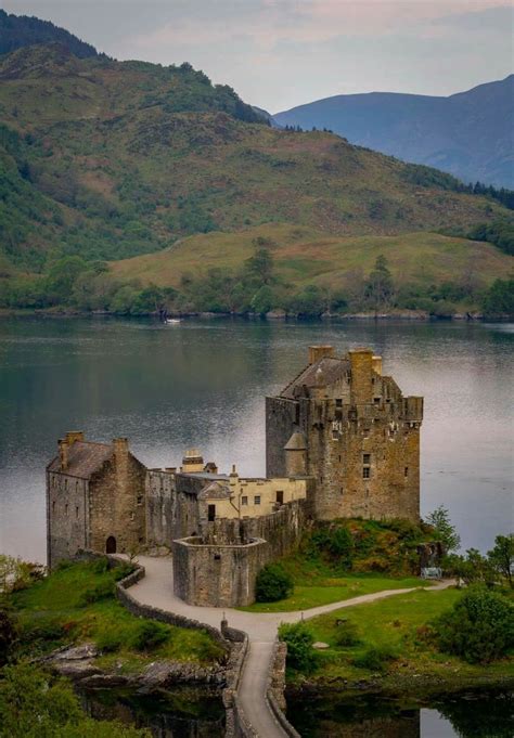 Eileen Donan Castle | Highlands castle, Scottish castles, Scotland castles