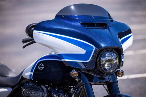 Harley Davidson Gives Us a Custom, Hand-Painted Street Glide - webBikeWorld