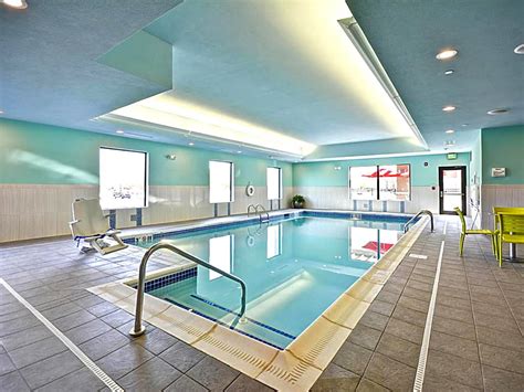 Top 17 Hotels with Pool in Evansville - Anna Holt's Guide