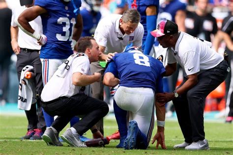 NY Giants QB Daniel Jones (Neck Injury) Exits Miami Blowout - Casino.org