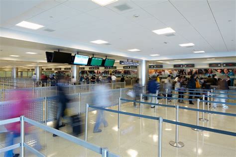 James A. Wilding International Arrivals Hall at Washington Dulles International Airport (IAD) | PGAL