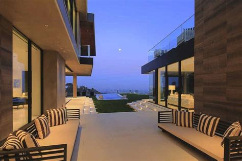 A look inside Trevor Noah’s new R285 million luxury home in Los Angeles – BusinessTech