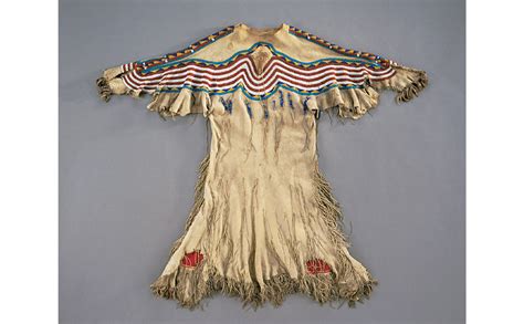 Native American Clothing: An Illustrated History: Brasser, Theodore ...