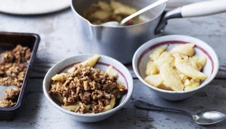 Mary Berry's apple crumble recipe - BBC Food