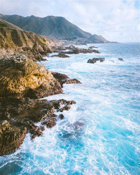 The rugged and colorful coastline of Big Sur, CA. One of my favorite places on Earth [OC] [3200 ...