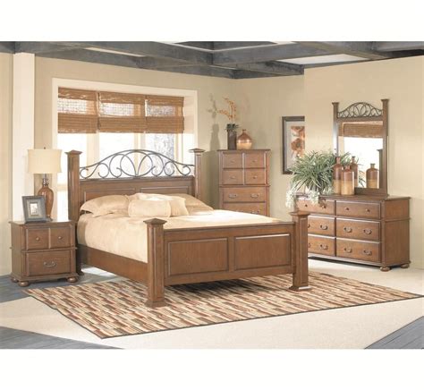 Kingsley 5 Pc Queen Bedroom Group | Badcock &more | Home, Home furniture, Bed