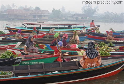 Floating-Market-Banjarmasin-Borneo-Indonesia-043 - Modern Practicality