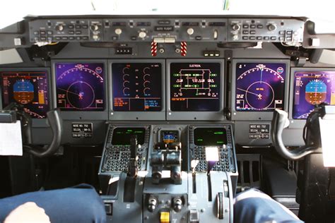 AirTran Boeing 717 Cockpit | air tran 717 cockpit flight dec… | Flickr