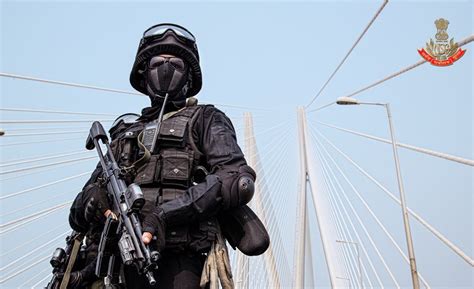 NSG commando on patrol, Bandra-Worli Sea Link : r/IndiaSpeaks