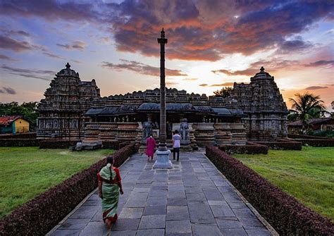 Shri VeeraNarayana Temple, Belavadi | Hoysala architecture, Indian temple architecture, Cool ...