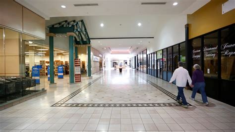 Tallahassee Mall: Longtime customers help mall businesses survive