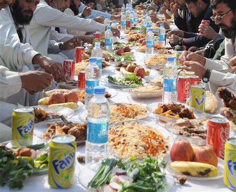 File:Afghan men feasting.jpg - Wikimedia Commons