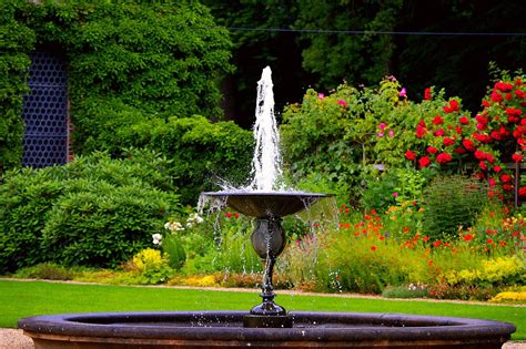 Six Types of Water Fountains to Consider For Your Garden - DaftSex HD