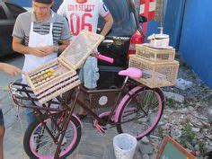 This cute girl has a sandwich-delivered-via-bike-business in PARIS. Ridiculously adorable, non ...