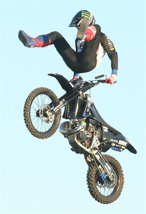 Freestyle motocross riders entertain fairgoers | News | fremonttribune.com