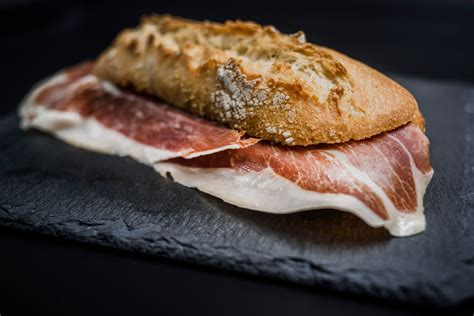 Bocadillo Jamón Serrano – Restaurante Museo del Jamón Alcorcón