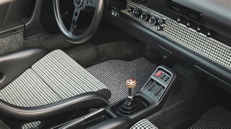 Porsche 911 964 Interior: Features and Design Details