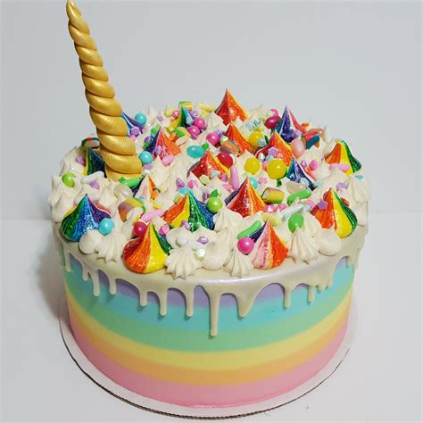 [OC] Rainbow unicorn cake : food