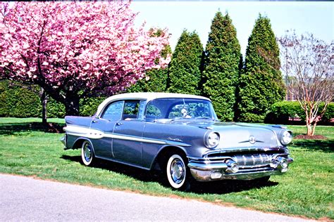 1957 Pontiac Chieftain - Information and photos - MOMENTcar