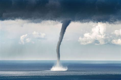 Spectaculaires : les trombes marines | Nature exceptionnelle, Tornade, Photographe nature