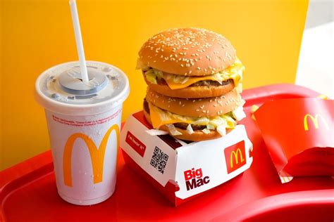 Big Mac vs. The Whopper: Taste Comparison in 2024