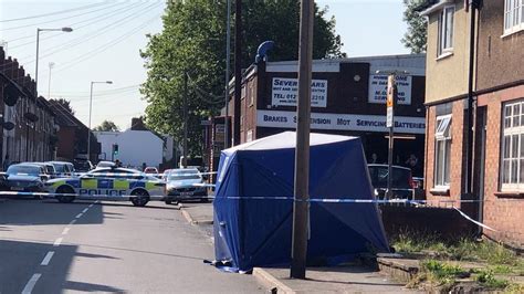 Darlaston stabbing victim dies - BBC News