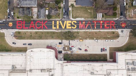 Houston mural honoring George Floyd is unveiled in front of his high school alma mater | CNN