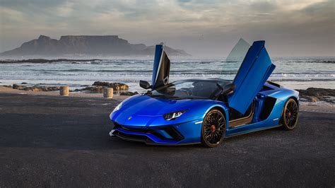 The Myth of Lamborghini’s Scissor Doors