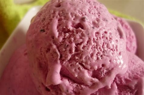 kitchen flavours: Dragon Fruit Ice Cream