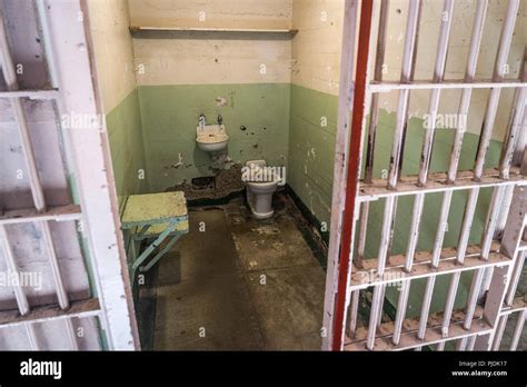 San Francisco, Etats-Unis - une cellule de prison à l'intérieur de la prison d'Alcatraz Photo ...