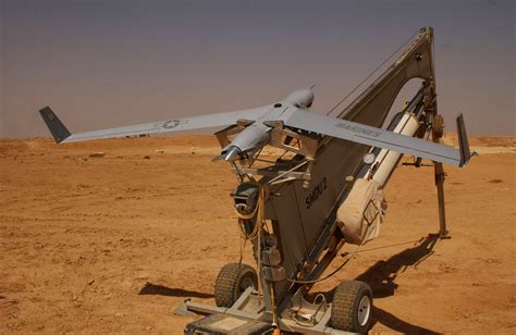 File:ScanEagle UAV catapult launcher 2005-04-16.jpg - Wikipedia, the free encyclopedia