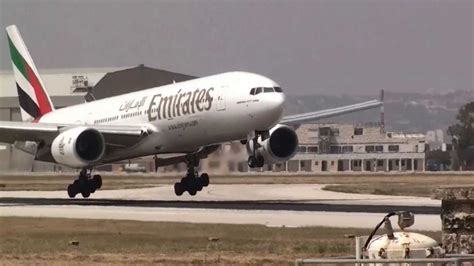 Emirates 777 landing - YouTube