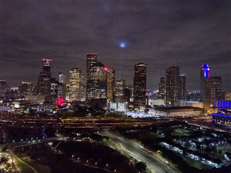 Houston's skyline at night : houston