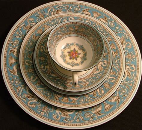 Wedgwood Fine Bone China 6 Pc. Place Setting, Florentine Pattern c.1931