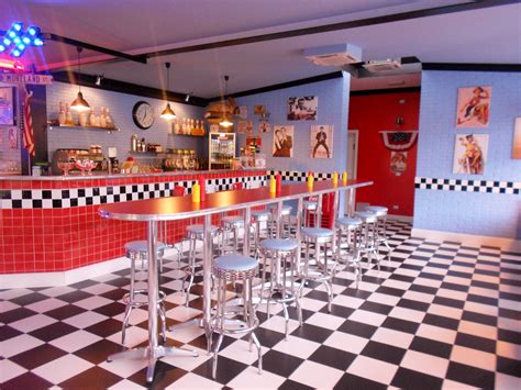 Pix For > 1950s Music Background | Diner decor, American diner, 1950 ...