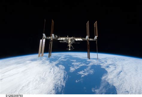 ESA - Get pictures from the ISS and learn about radio communication!